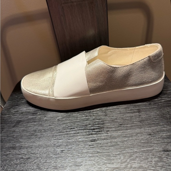 ED Ellen Degeneres Garstin Silver/White Slip On Loafer Sneakers Size 6 - Picture 7 of 15